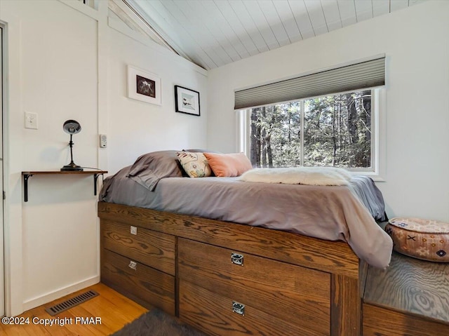 1109 Cedar Knoll Way, Pocono Pines, PA 18350 - bedroom featuring light wood finished floors and baseboards