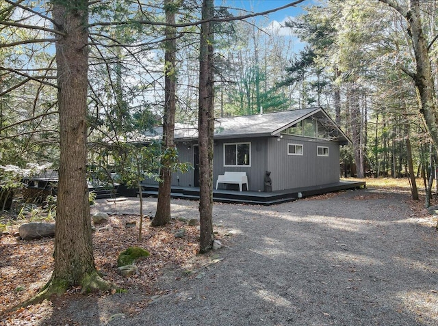 1109 Cedar Knoll Way, Pocono Pines, PA 18350 - view of side of home featuring a deck and driveway
