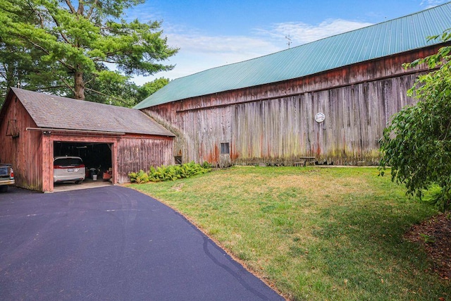 909 Interchange Rd, Kresgeville, PA 18333 - view of outdoor structure with driveway