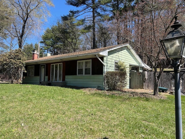 2142 Wigwam Park Rd, Stroudsburg, PA 18360 - ranch-style house featuring fence, a chimney, and a front yard