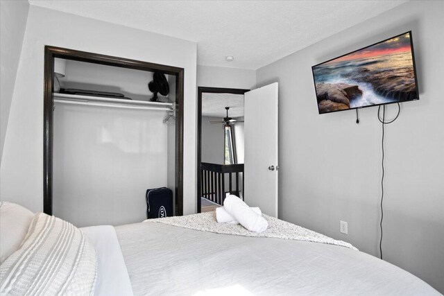 1150 Country Place Dr, Tobyhanna, PA 18466 - bedroom featuring a closet and a textured ceiling