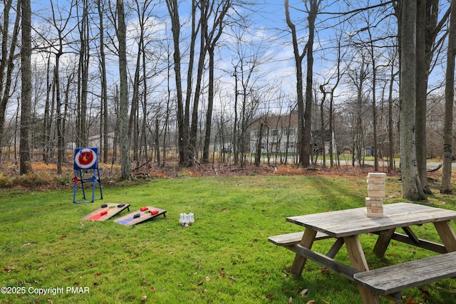 view of property's community featuring a yard