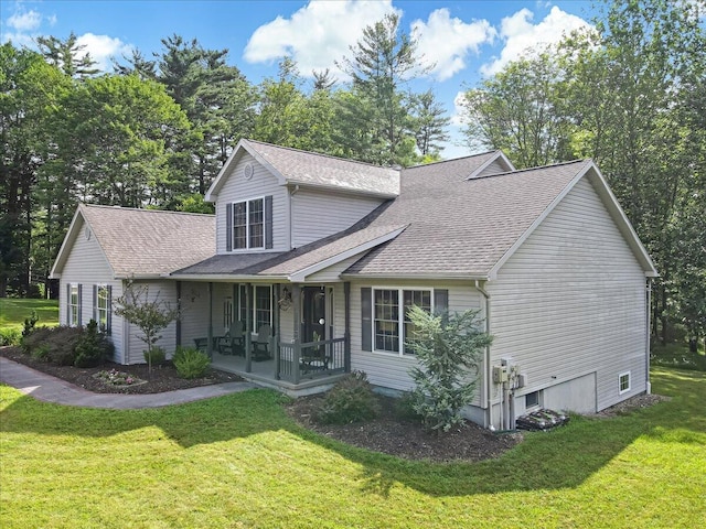 1319 Poulos Ct, Stroudsburg, PA 18360 - traditional-style home with covered porch, a front lawn, and a shingled roof