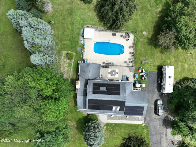 2577 Highland Cir, Stroudsburg, PA 18360 - view of subject property with a pool area