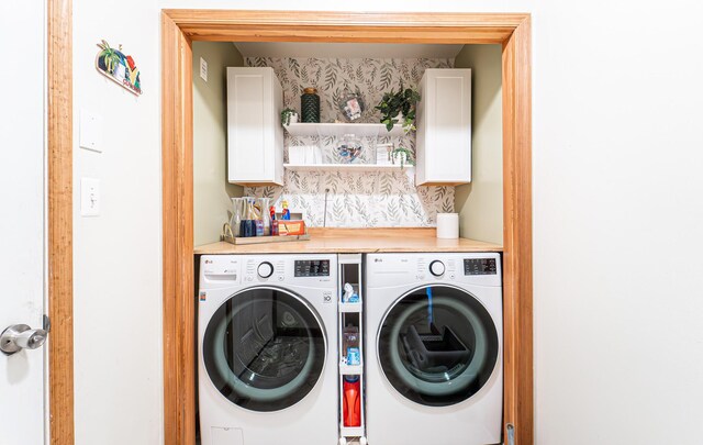 1154 Park Dr, East Stroudsburg, PA 18302 - laundry area featuring washer and dryer and cabinet space
