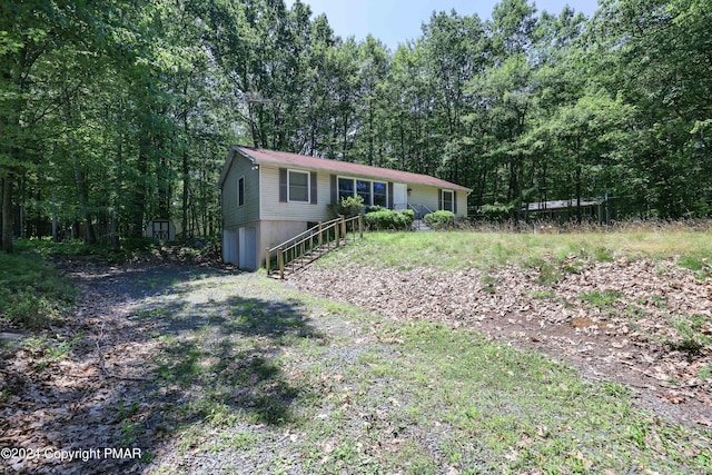 view of front of house featuring a wooded view