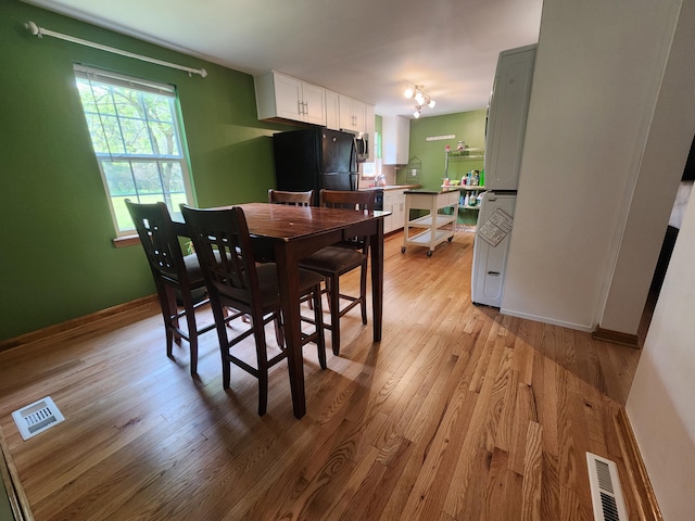 9 Theocritus Cir, Albrightsville, PA 18210 - dining space with light wood finished floors and baseboards