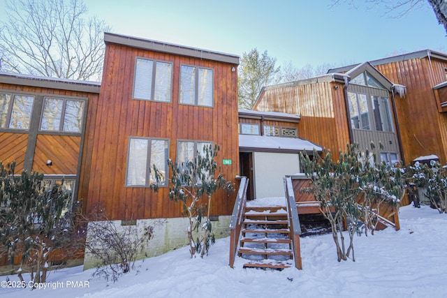 view of front of home featuring a wooden deck