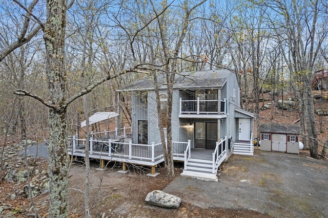 2094 Scarborough Way, Bushkill, PA 18324 - view of front of home with a storage unit, an outbuilding, a balcony, and a deck