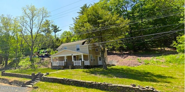 view of front of property featuring a porch and a front yard