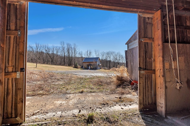 view of yard featuring a rural view