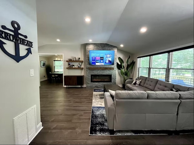living area with vaulted ceiling, baseboards, dark wood-style flooring, visible vents, and recessed lighting