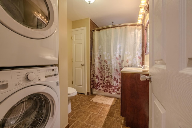 205 W Williams Ct, Stroudsburg, PA 18360 - bathroom featuring stacked washer and clothes dryer, shower / bath combination with curtain, and vanity