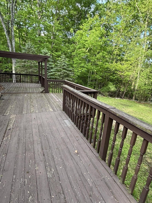 2754 Hedgerow Ln, Stroudsburg, PA 18360 - view of wooden terrace