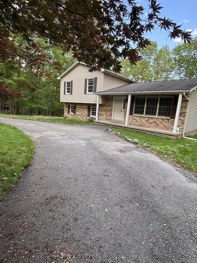 2754 Hedgerow Ln, Stroudsburg, PA 18360 - view of tri-level home