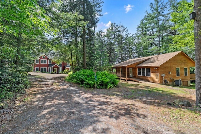 105 Waygood Way, Pocono Pines, PA 18350 - back of house featuring dirt driveway