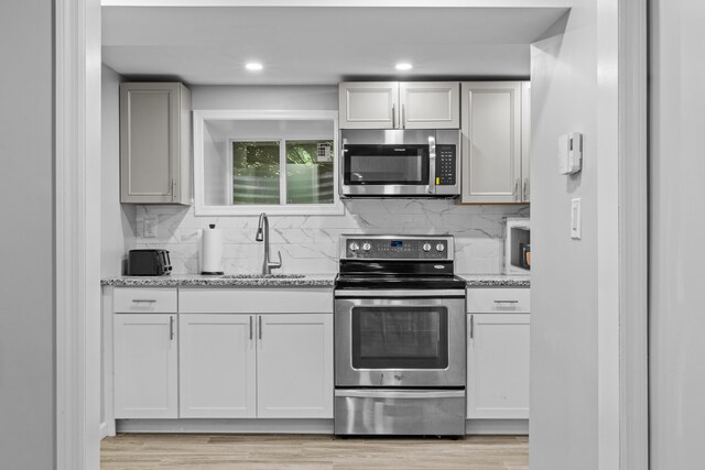 181 Williams Ln, Scotrun, PA 18355 - bathroom featuring vanity, wood finished floors, tile walls, and recessed lighting