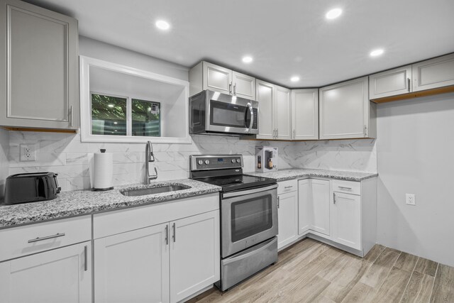 181 Williams Ln, Scotrun, PA 18355 - kitchen featuring stainless steel appliances, recessed lighting, light stone counters, tasteful backsplash, and light wood finished floors