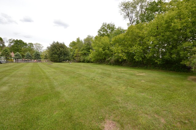 1618 Kickapoo Ter, Effort, PA 18330 - view of green lawn
