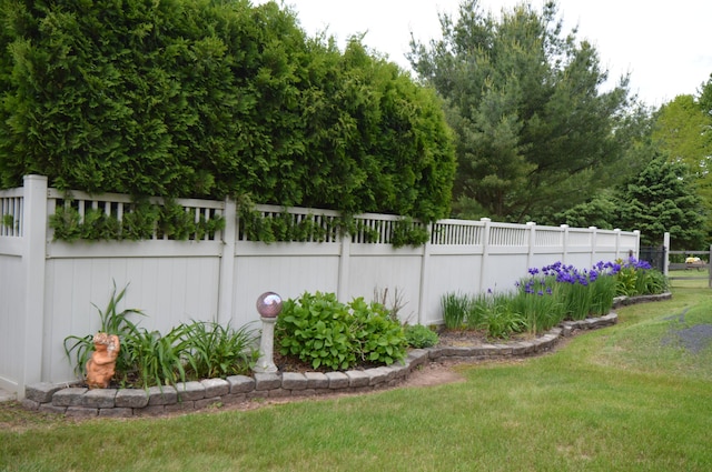 1618 Kickapoo Ter, Effort, PA 18330 - view of yard
