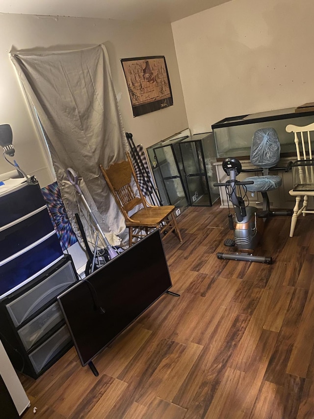139 Davis Cir, Bushkill, PA 18324 - living room featuring wood finished floors