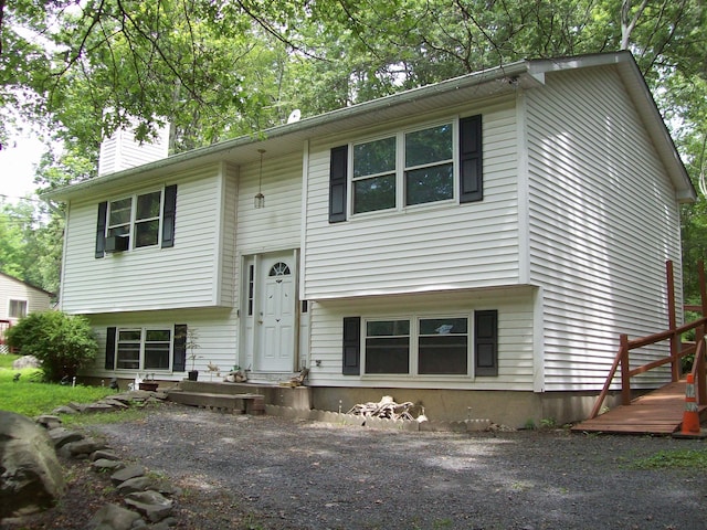 139 Davis Cir, Bushkill, PA 18324 - split foyer home with a chimney