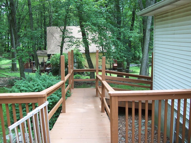 139 Davis Cir, Bushkill, PA 18324 - view of wooden terrace