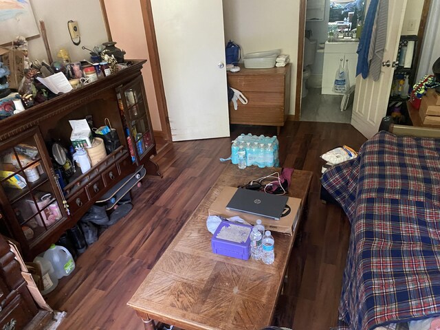 139 Davis Cir, Bushkill, PA 18324 - living area featuring wood finished floors