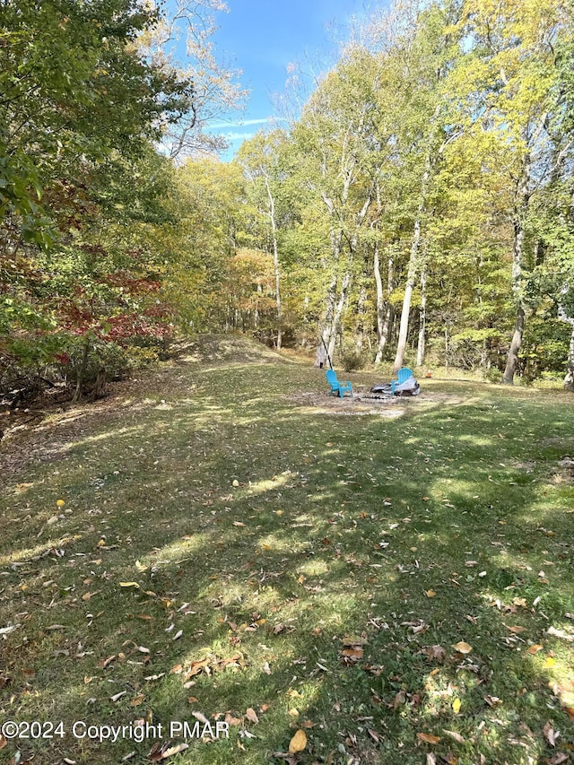 view of yard with a forest view