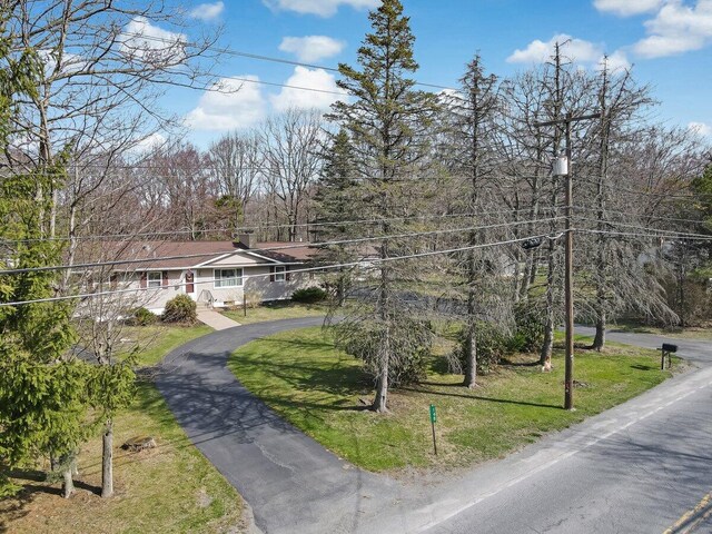 148 Summit Ave, Pocono Summit, PA 18346 - view of front of house with a front lawn and driveway