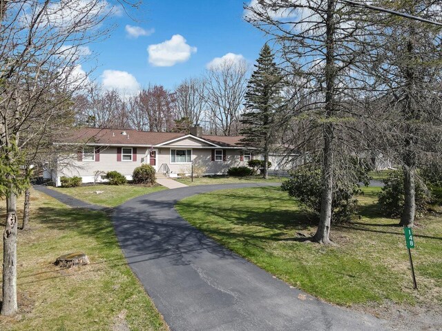 148 Summit Ave, Pocono Summit, PA 18346 - ranch-style home featuring a chimney, aphalt driveway, and a front yard