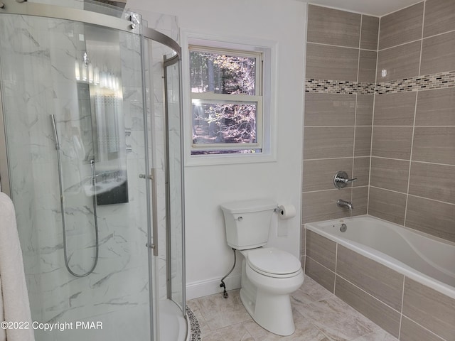 full bathroom featuring toilet and baseboards