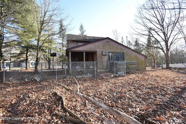 view of front of property featuring fence