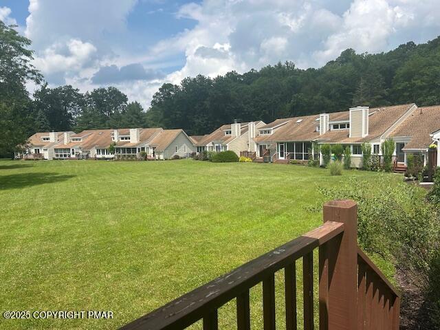 109 Duck Hollow Cir, Stroudsburg, PA 18360 - view of green lawn featuring a residential view