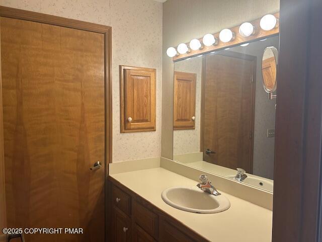 109 Duck Hollow Cir, Stroudsburg, PA 18360 - bathroom with vanity