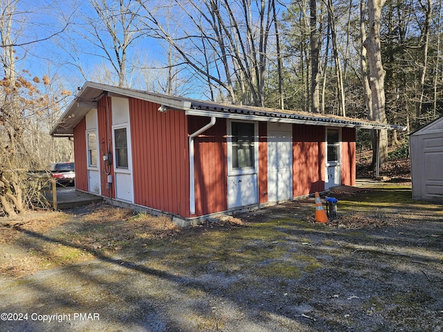 view of outbuilding featuring an outbuilding