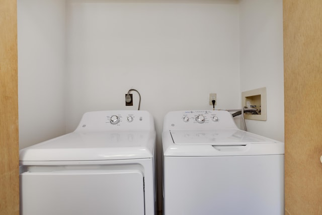 476 Hyland Dr, East Stroudsburg, PA 18301 - washroom featuring laundry area and washing machine and dryer