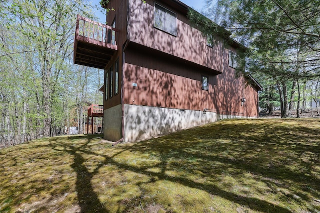 476 Hyland Dr, East Stroudsburg, PA 18301 - view of home's exterior featuring a balcony