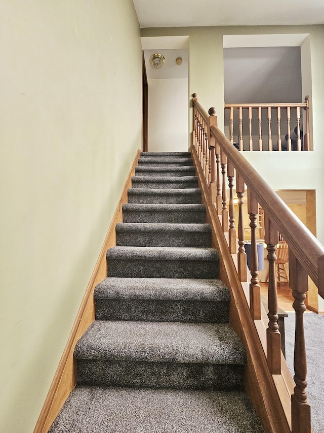 5081 Woodbridge Dr E, Bushkill, PA 18324 - stairs featuring carpet