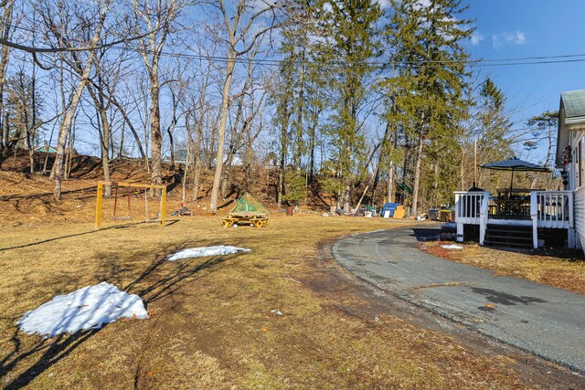 840 Columbus Ave, Stroudsburg, PA 18360 - view of yard with a deck