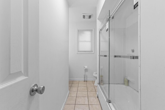 840 Columbus Ave, Stroudsburg, PA 18360 - full bath featuring toilet, shower / bath combination with glass door, tile patterned floors, and baseboards