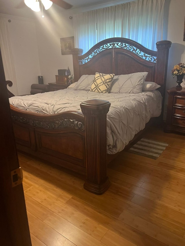 5112 Navajo Pl, Tobyhanna, PA 18466 - bedroom with light wood-style flooring and a ceiling fan