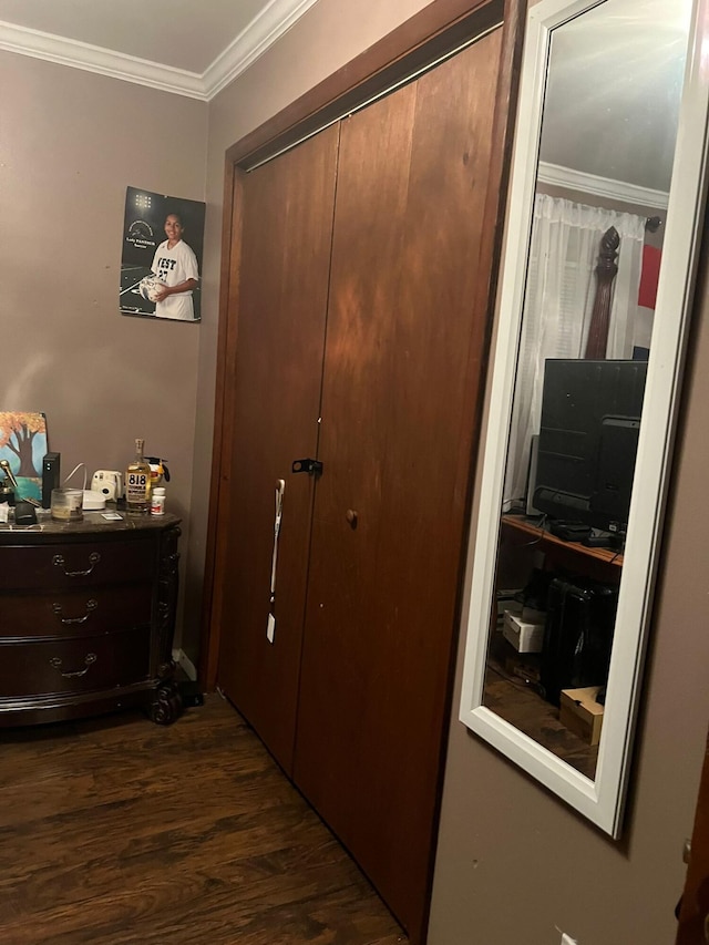 5112 Navajo Pl, Tobyhanna, PA 18466 - hall with a desk, crown molding, and dark wood-style floors