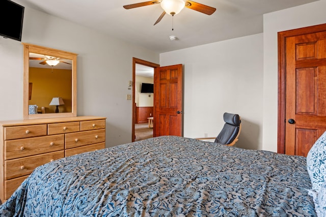 bedroom with ceiling fan