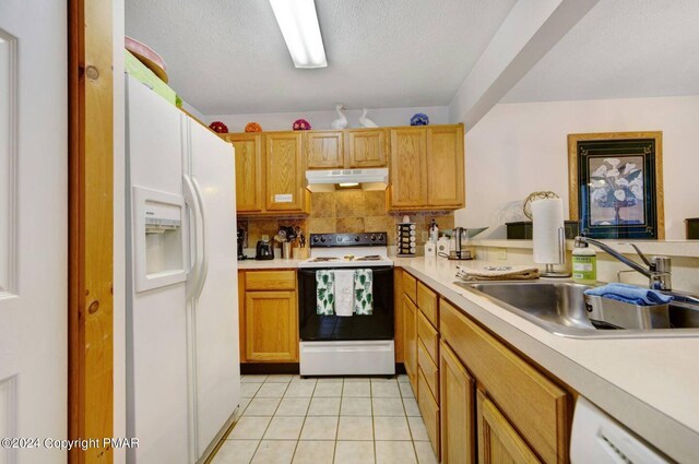 482 Spruce Dr, Tannersville, PA 18372 - kitchen with white appliances, light tile patterned floors, a sink, light countertops, and under cabinet range hood