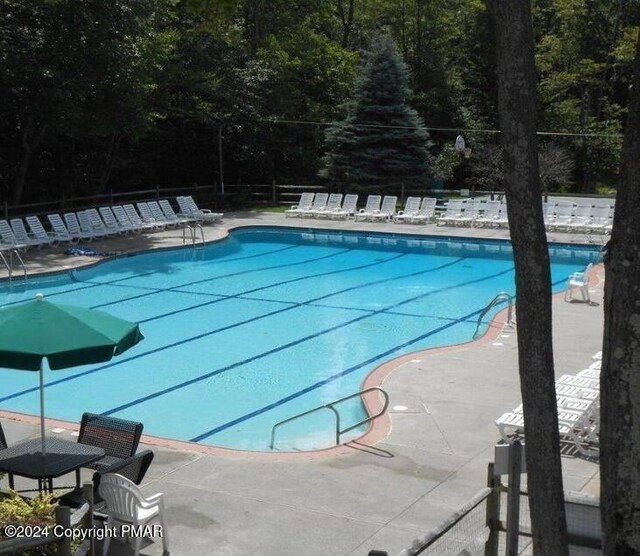79 Theta Dr, Clifton Township, PA 18424 - photo 4