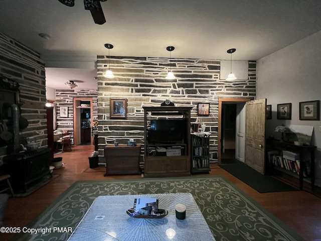 living area with ceiling fan