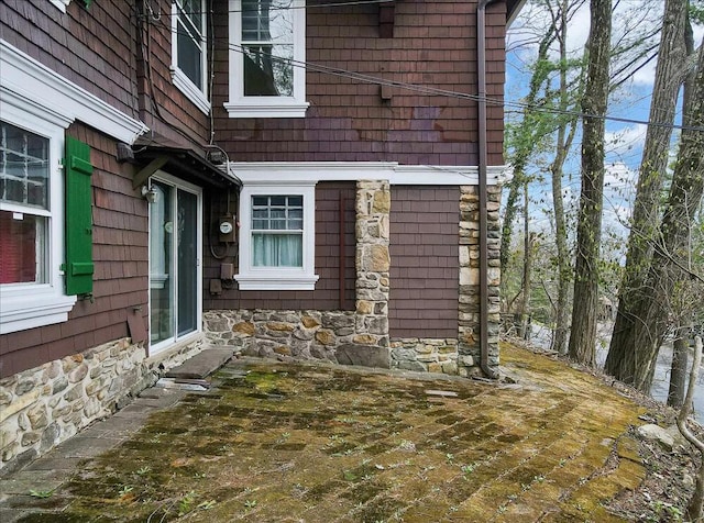 property entrance featuring stone siding