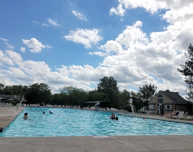 157 Seminole Trl, Tobyhanna, PA 18466 - community pool with a patio area