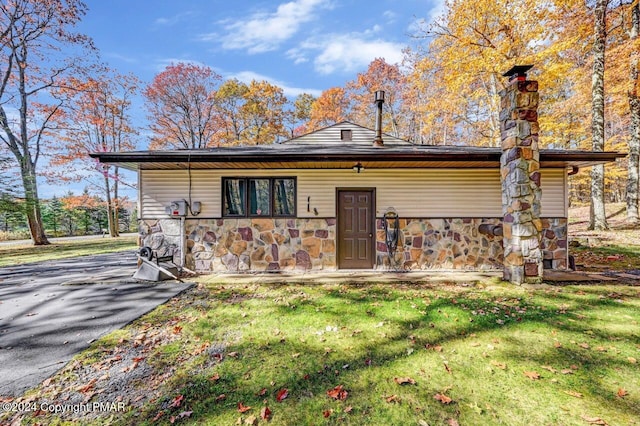 view of front of property featuring a front yard and stone siding